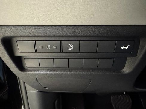 New 2026 Mitsubishi Outlander SE image 10