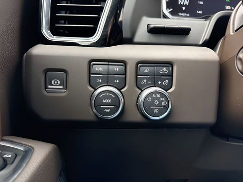 Used 2023 GMC Sierra 1500 Denali w/ Denali Reserve Package AWD/4WD image 26