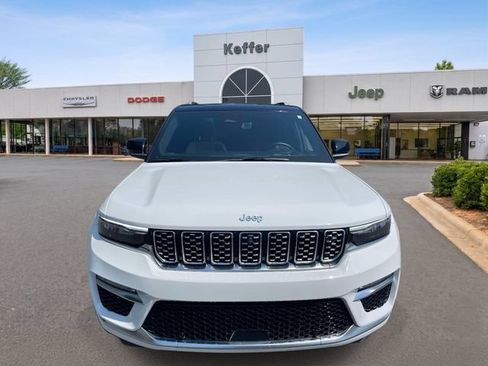 Used 2023 Jeep Grand Cherokee Summit AWD/4WD image 3