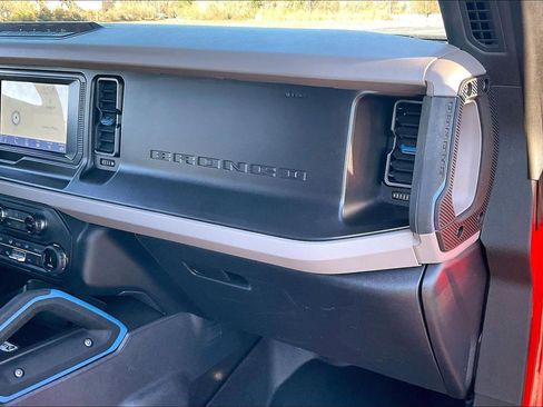 Used 2022 Ford Bronco Wildtrak image 15