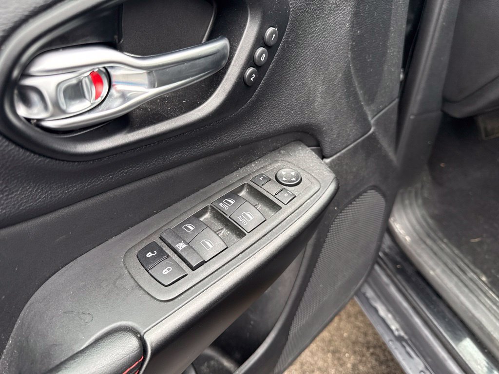 Used 2022 Jeep Cherokee Trailhawk w/ Sound & Nav Group AWD/4WD image 21