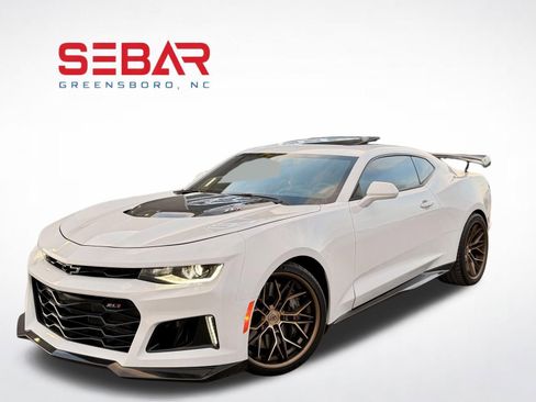 Used 2022 Chevrolet Camaro ZL1 RWD image 2