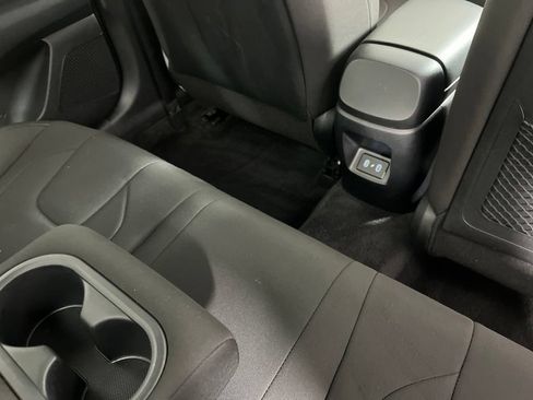 Used 2025 Hyundai Elantra SEL FWD image 9