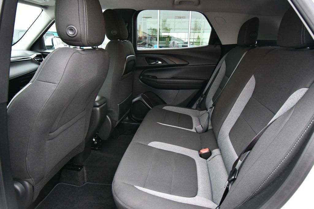 Used 2025 Chevrolet TrailBlazer LT AWD/4WD image 16