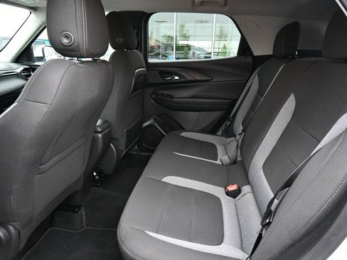 Used 2025 Chevrolet TrailBlazer LT AWD/4WD image 16
