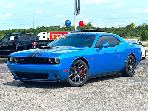 Used 2018 Dodge Challenger R/T Plus RWD image 2