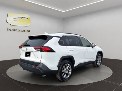 Used 2020 Toyota RAV4 XLE Premium image 7