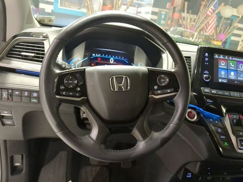 Used 2023 Honda Odyssey Elite image 2