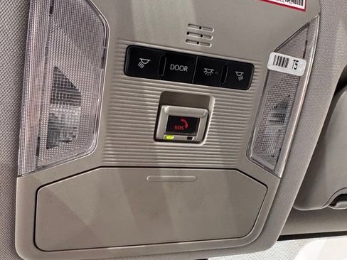 Used 2025 Toyota RAV4 LE AWD/4WD image 33