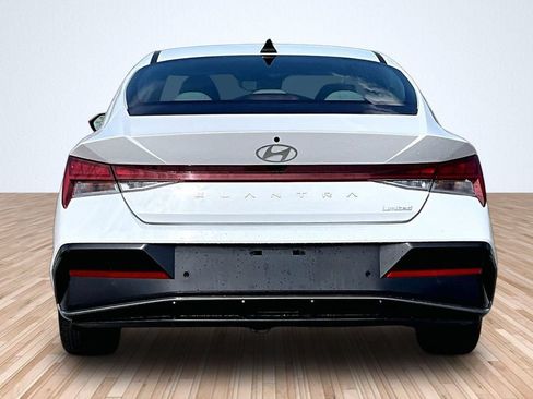 Used 2024 Hyundai Elantra Limited FWD image 4