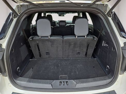 Used 2025 Ford Explorer ST-Line w/ ST-Line Street Pack AWD/4WD image 13