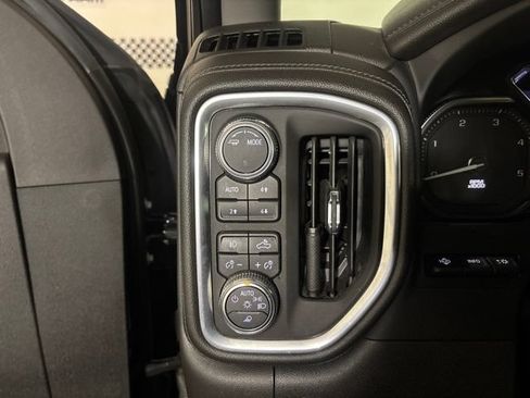 Used 2022 GMC Sierra 2500 Denali w/ Denali Black Diamond Edition AWD/4WD image 36
