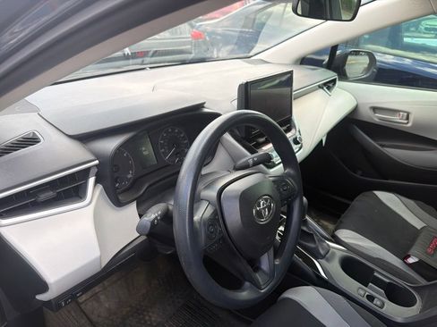 Used 2025 Toyota Corolla LE FWD image 6