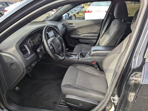 Used 2018 Dodge Charger SXT image 9