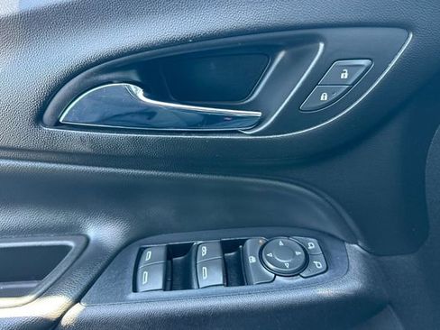 Used 2018 Chevrolet Equinox LT w/ Sun & Infotainment Package image 15