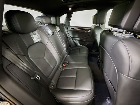 Certified 2025 Porsche Macan image 21