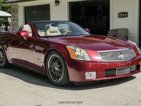 Used 2006 Cadillac XLR RWD image 12