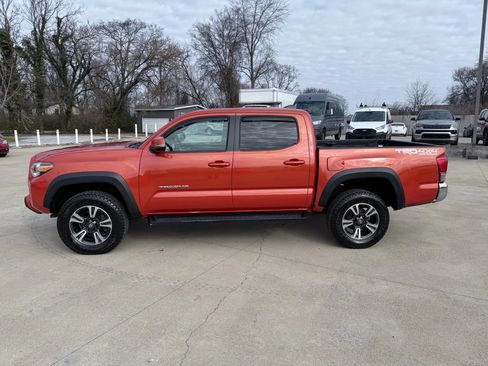 Used 2017 Toyota Tacoma TRD Off-Road w/ Tow Package (A/T) AWD/4WD image 34