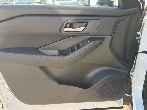 Used 2026 Nissan Rogue SV AWD/4WD image 14