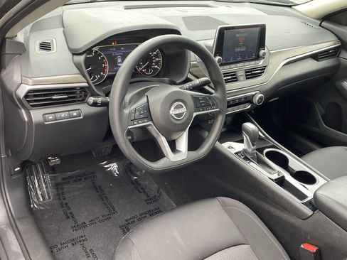 Used 2024 Nissan Altima 2.5 SV image 14