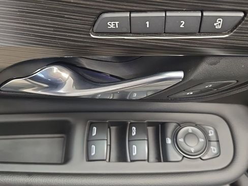 Used 2024 GMC Terrain SLT image 12