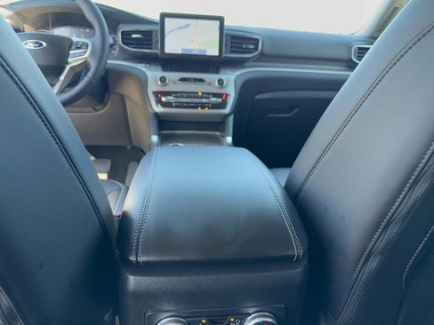 Certified 2022 Ford Explorer XLT w/ Equipment Group 202A image 31