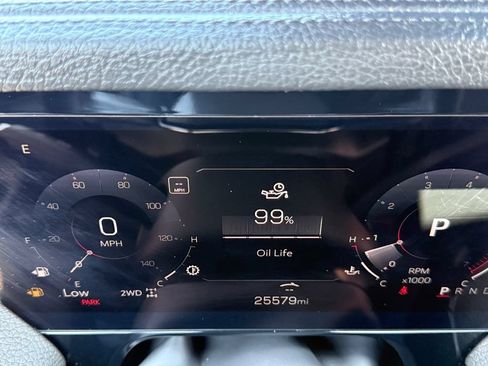 Used 2025 GMC Yukon XL Denali AWD/4WD image 13