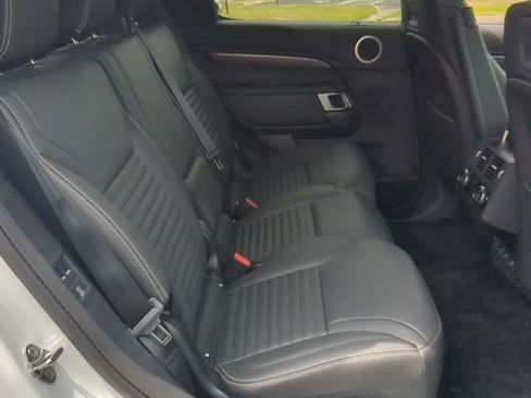 Used 2025 Land Rover Discovery Metropolitan Edition AWD/4WD image 22