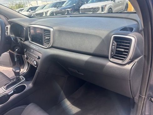 Used 2022 Kia Sportage LX FWD image 16