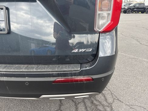 Used 2022 Ford Explorer XLT w/ Equipment Group 202A AWD/4WD image 5