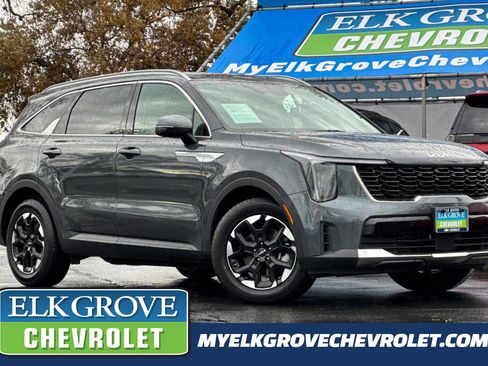 Used 2024 Kia Sorento S image 1