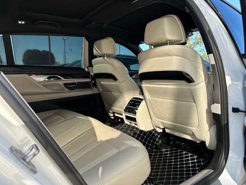 Used 2020 BMW 750i xDrive w/ Executive Package image 28