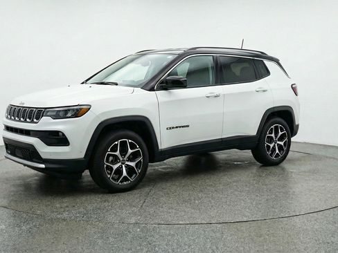 Used 2025 Jeep Compass Limited image 3