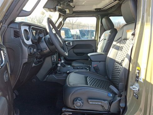 New 2025 Jeep Gladiator Sport image 9