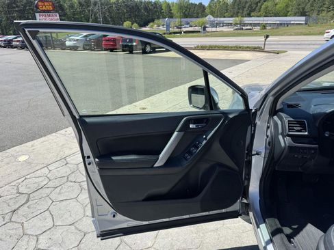 Used 2017 Subaru Forester 2.5i Limited image 5