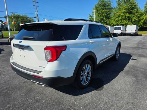Certified 2022 Ford Explorer XLT w/ Equipment Group 202A AWD/4WD image 5