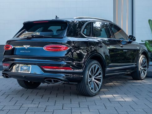 Used 2023 Bentley Bentayga AWD/4WD image 3