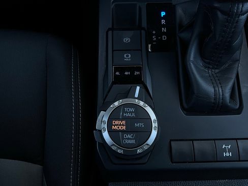 Used 2025 Toyota Tacoma TRD Off-Road image 22