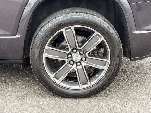 Used 2017 GMC Acadia Denali w/ Technology Package FWD image 13