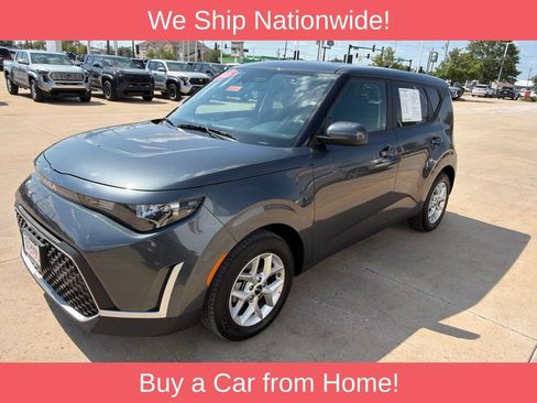 Used 2025 Kia Soul LX w/ LX Technology Package FWD image 2