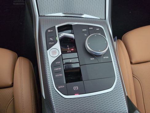 Used 2025 BMW 330i Sedan w/ Convenience Package image 15