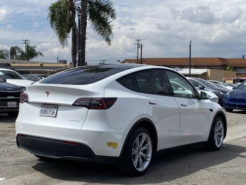 Used 2021 Tesla Model Y Long Range image 4