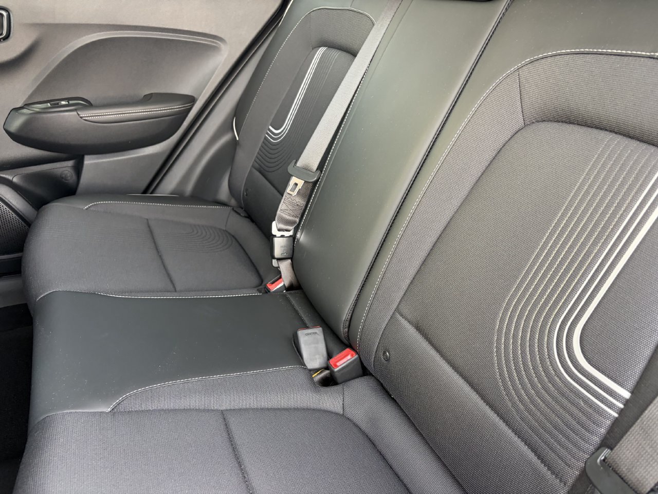 Used 2025 Hyundai Venue Limited FWD image 18