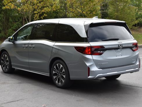 New 2026 Honda Odyssey Elite image 5