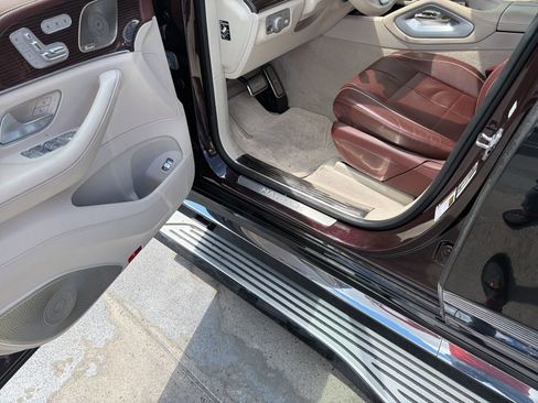 Used 2023 Mercedes-Benz Maybach GLS 600 4MATIC image 3