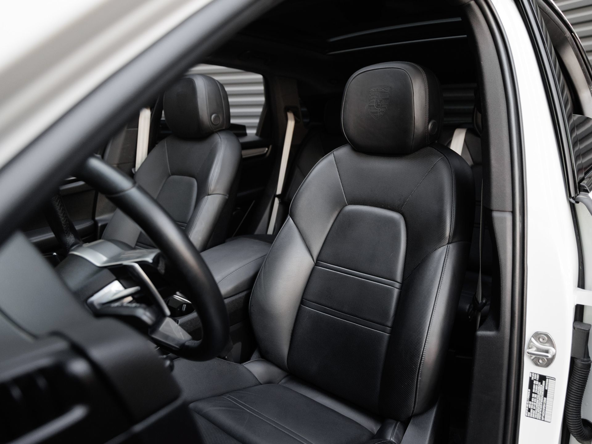 Certified 2023 Porsche Cayenne Platinum Edition AWD/4WD image 5