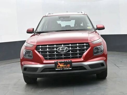 Used 2025 Hyundai Venue SEL image 3