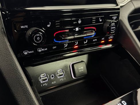 Certified 2022 Jeep Grand Cherokee L Laredo RWD image 19