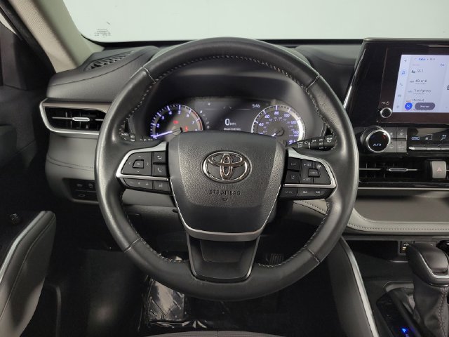 Used 2024 Toyota Highlander LE FWD image 22
