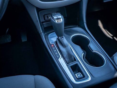 Used 2018 Chevrolet Equinox LS image 31